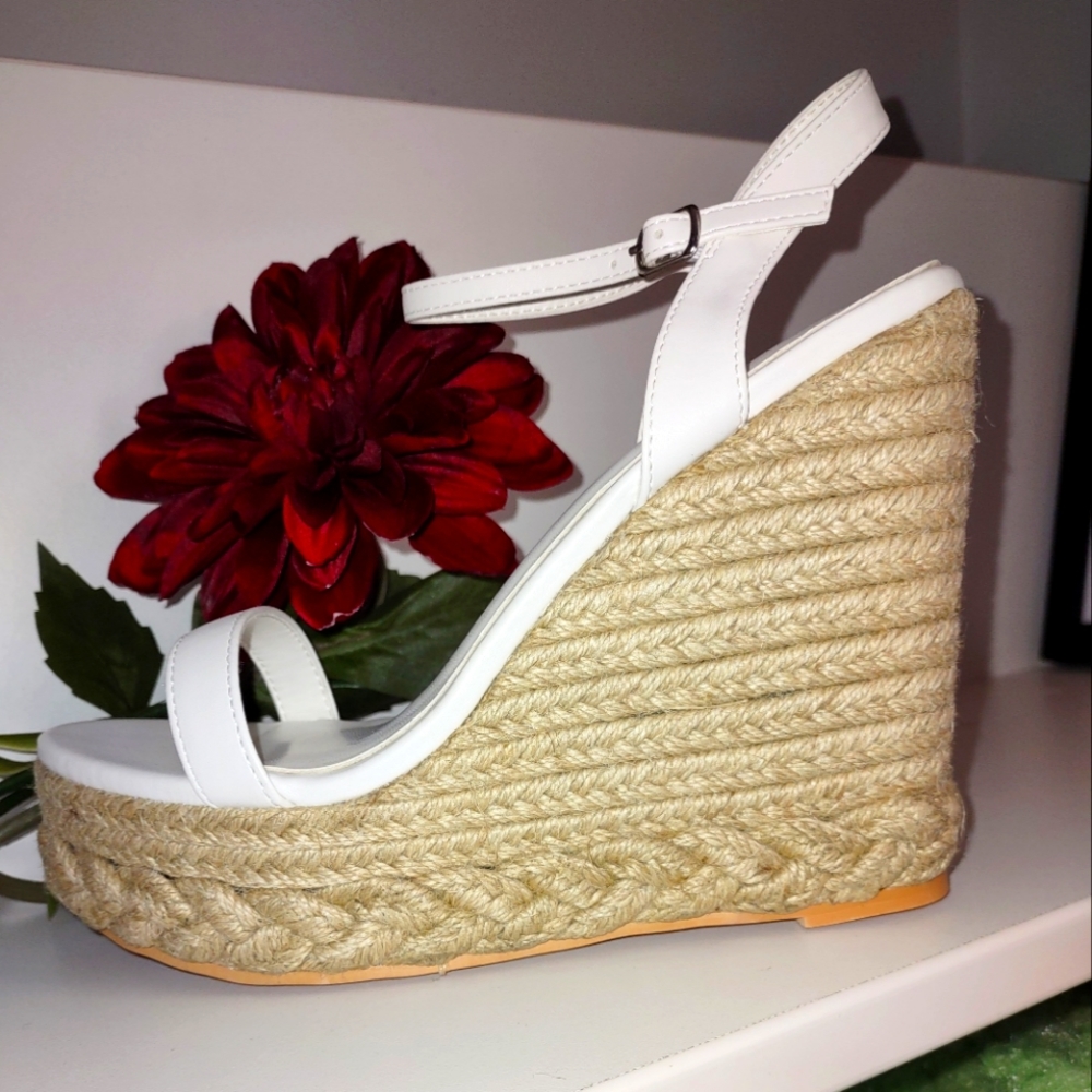 SIMMI LONDON WEDGE HEELS - SIZE 10...NEW NEW